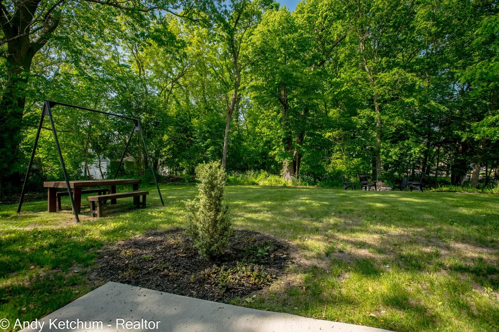 315 W 40th Street Holland City MI 49423