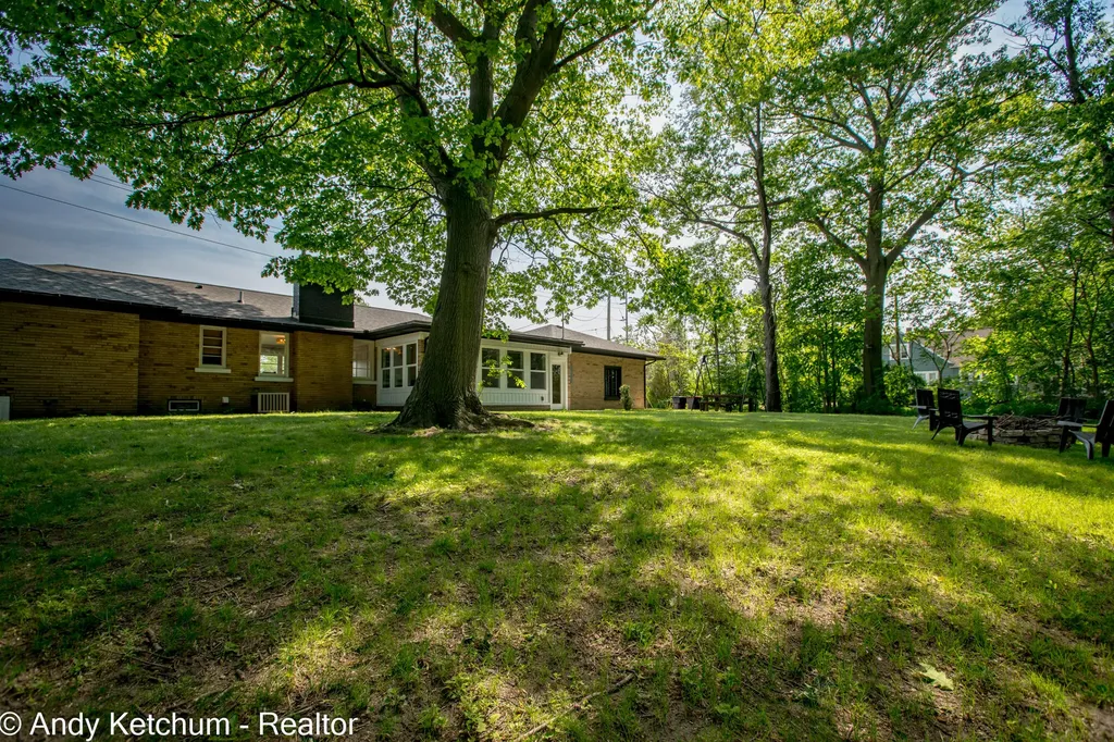 315 W 40th Street Holland City MI 49423