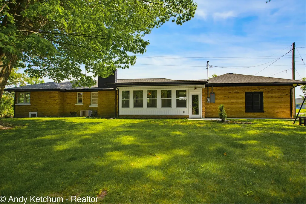 315 W 40th Street Holland City MI 49423