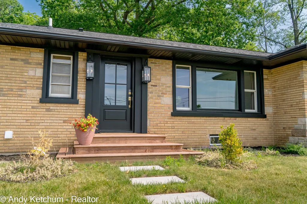 315 W 40th Street Holland City MI 49423