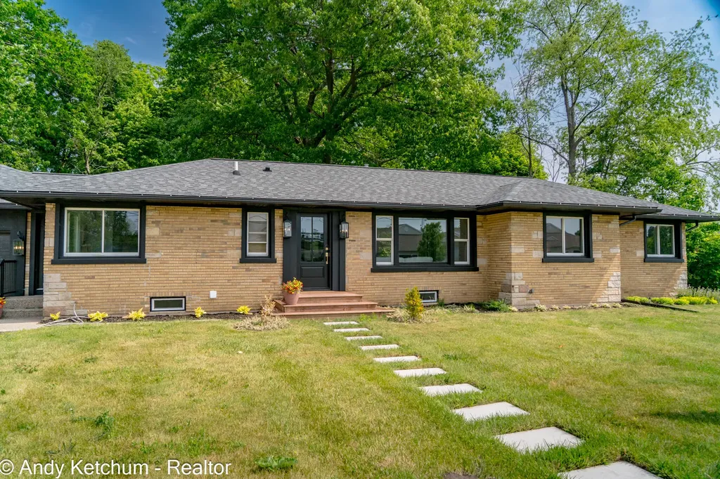 315 W 40th Street Holland City MI 49423