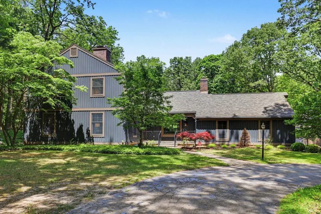 385 Greentree Lane NE Ada Township MI 49301