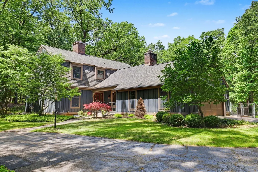 385 Greentree Lane NE Ada Township MI 49301