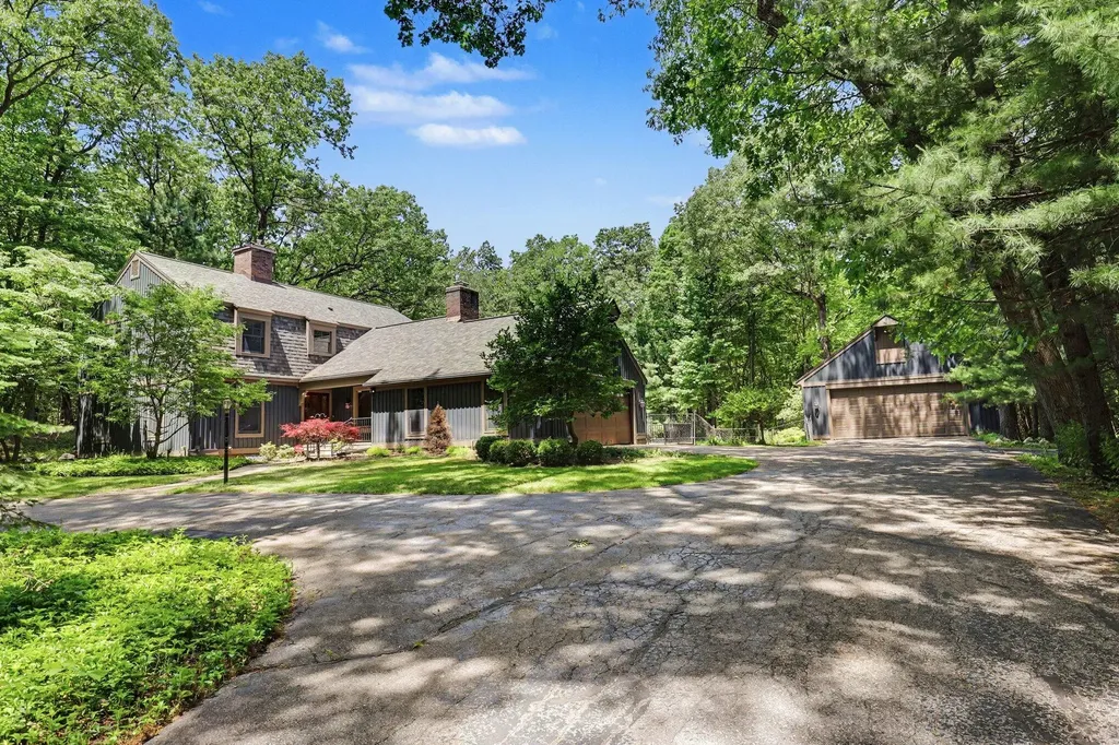 385 Greentree Lane NE Ada Township MI 49301