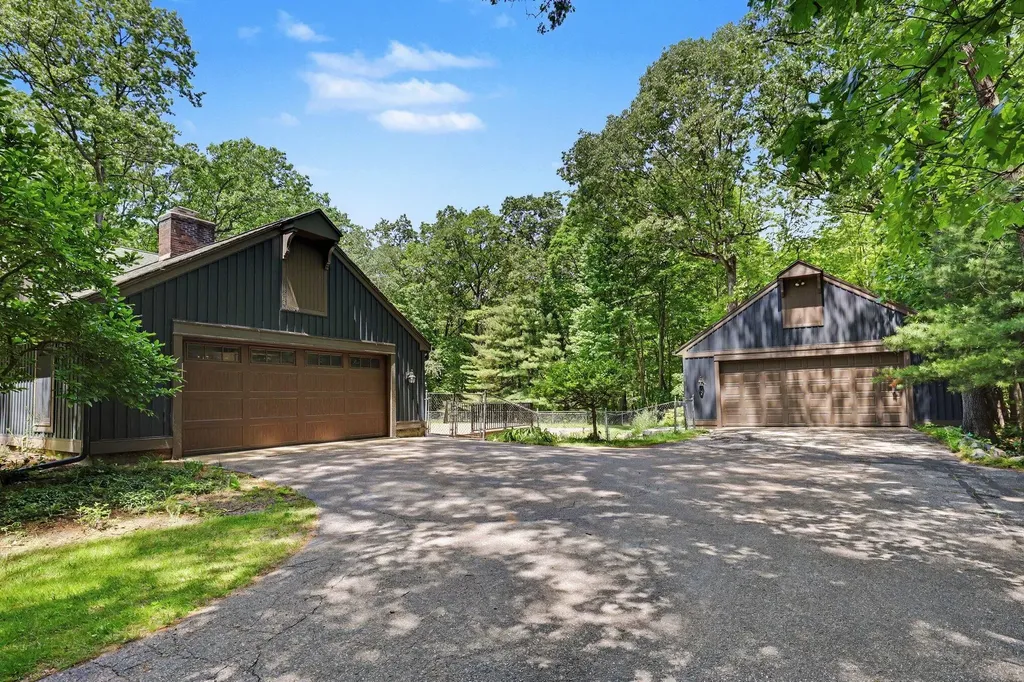 385 Greentree Lane NE Ada Township MI 49301