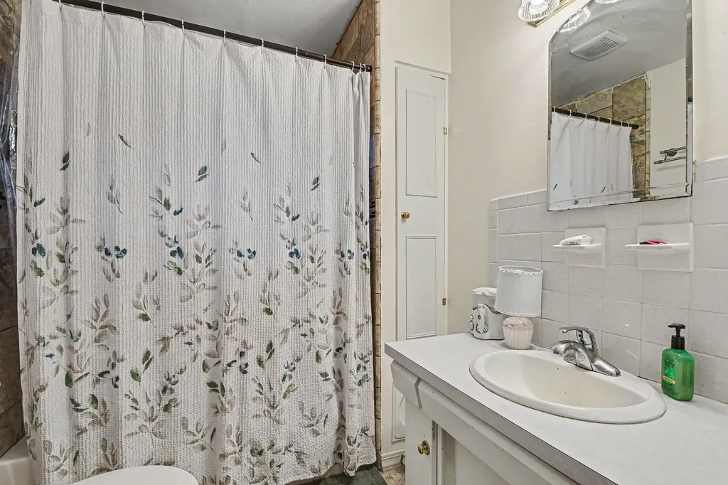 4761 Grantwood Avenue SE Kentwood City MI 49508
