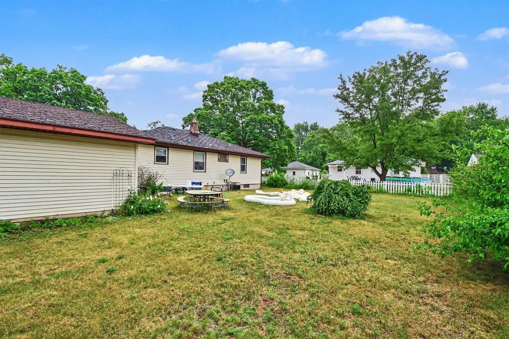 4761 Grantwood Avenue SE Kentwood City MI 49508
