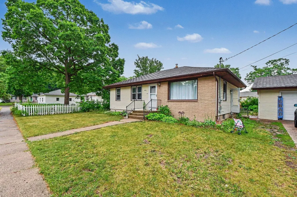 4761 Grantwood Avenue SE Kentwood City MI 49508