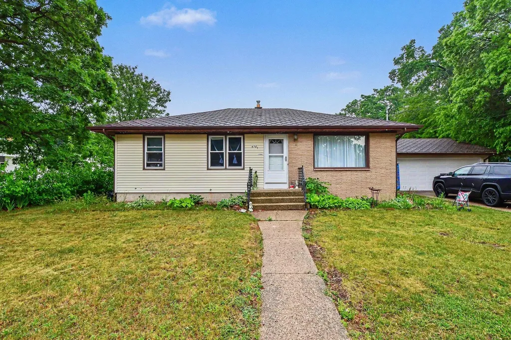 4761 Grantwood Avenue SE Kentwood City MI 49508