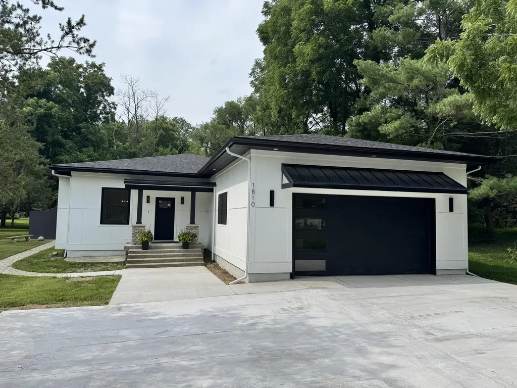 1810 Leonard Street NW Tallmadge Charter Township MI 49534