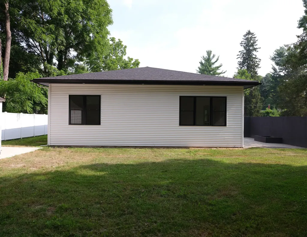 1810 Leonard Street NW Tallmadge Charter Township MI 49534