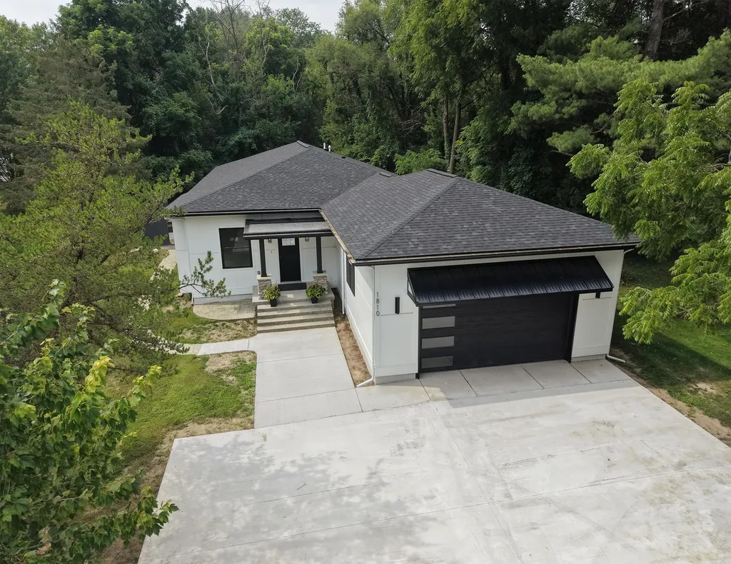 1810 Leonard Street NW Tallmadge Charter Township MI 49534