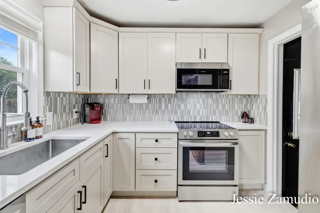 860 40th Street SW Wyoming City MI 49509