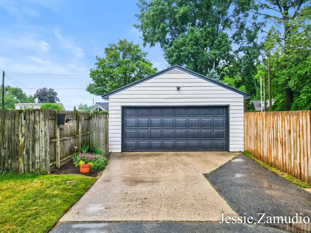 860 40th Street SW Wyoming City MI 49509