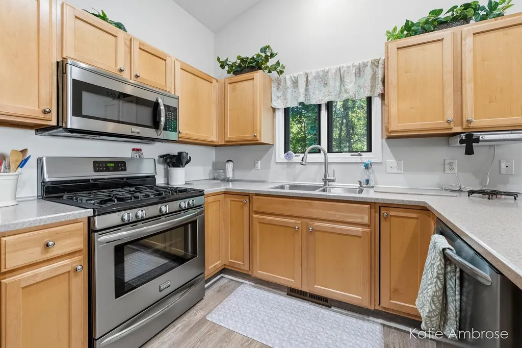 1683 Pinehill Drive Rutland Charter Township MI 49058