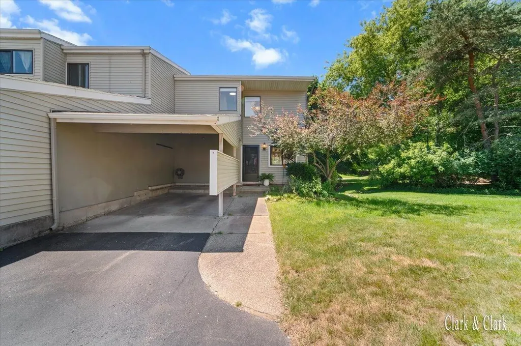 3014 Chapshire Drive SE Cascade Charter Township MI 49546