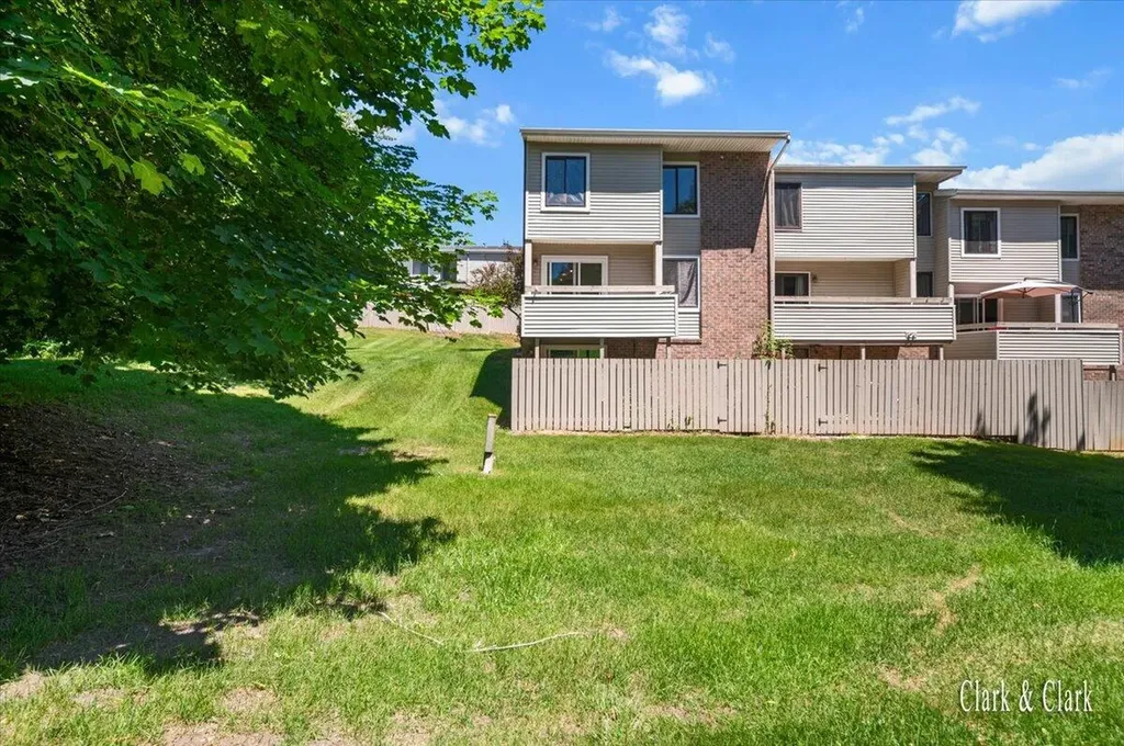 3014 Chapshire Drive SE Cascade Charter Township MI 49546