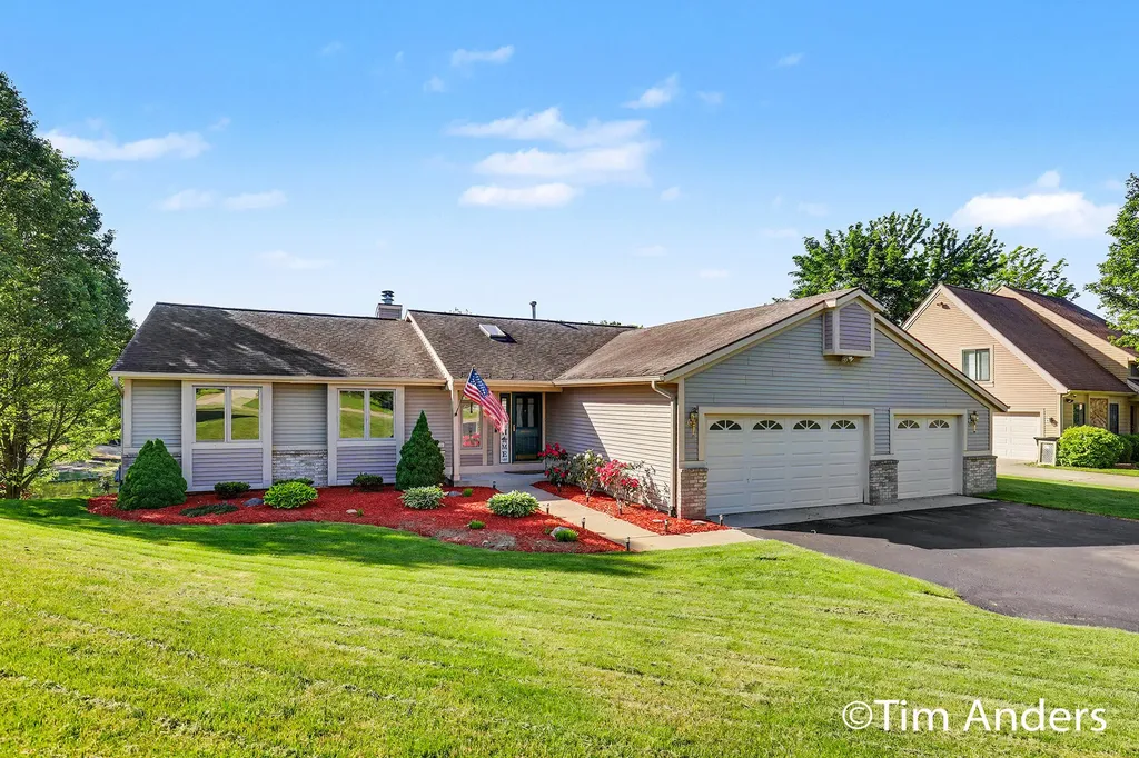 6090 Arroyo Vista Drive NE Cannon Township MI 49341