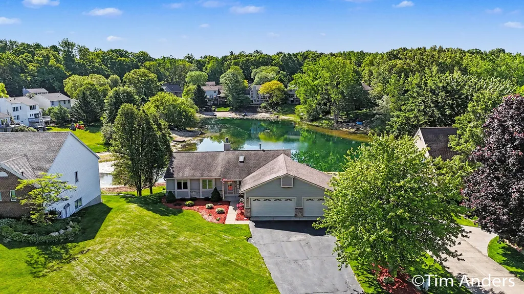 6090 Arroyo Vista Drive NE Cannon Township MI 49341