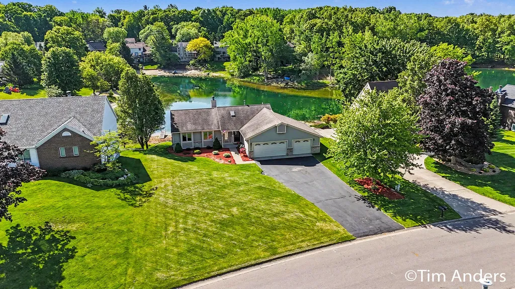 6090 Arroyo Vista Drive NE Cannon Township MI 49341