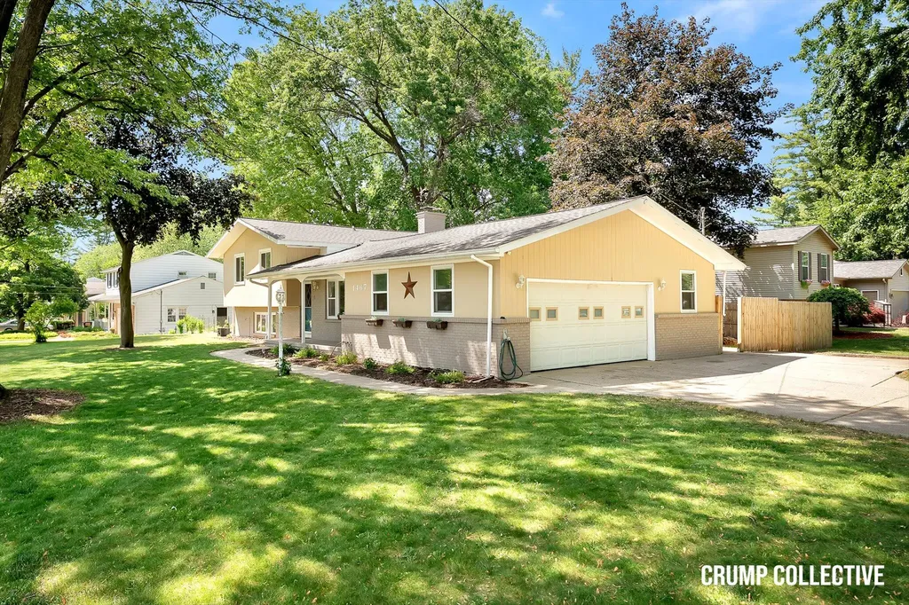 1467 Mapleview Street SE Kentwood City MI 49508