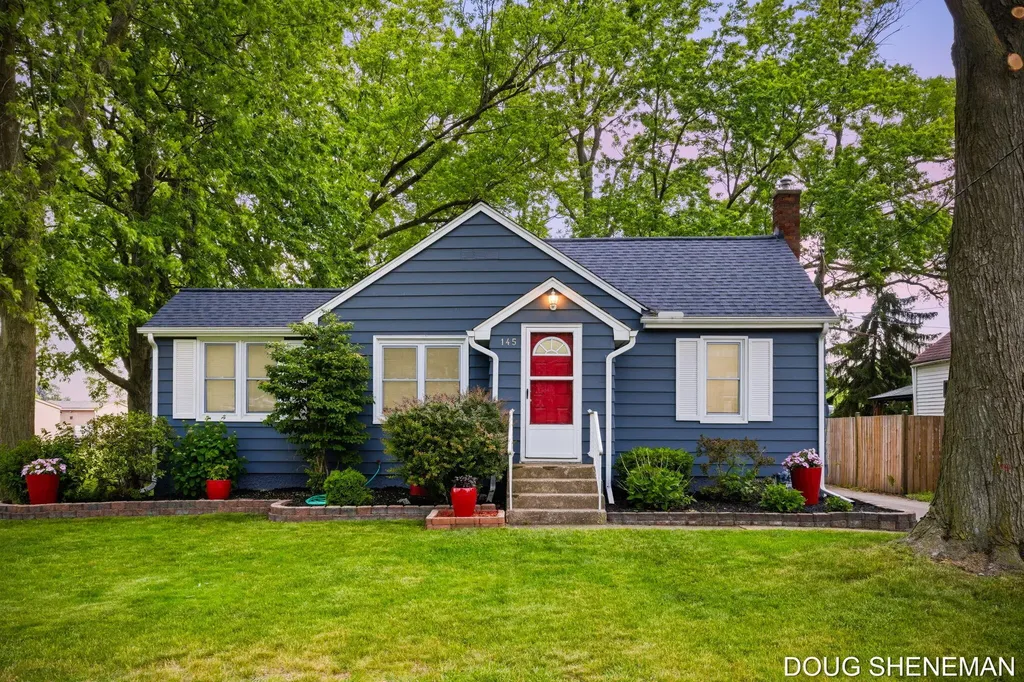 145 W Roosevelt Avenue Holland Charter Township MI 49464