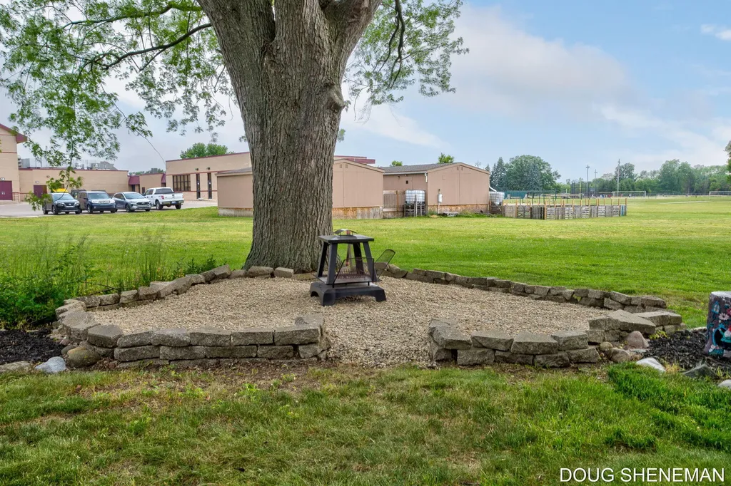 145 W Roosevelt Avenue Holland Charter Township MI 49464