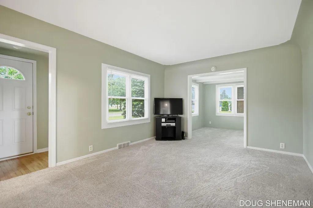 145 W Roosevelt Avenue Holland Charter Township MI 49464