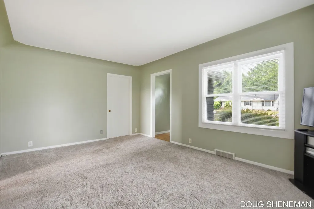 145 W Roosevelt Avenue Holland Charter Township MI 49464