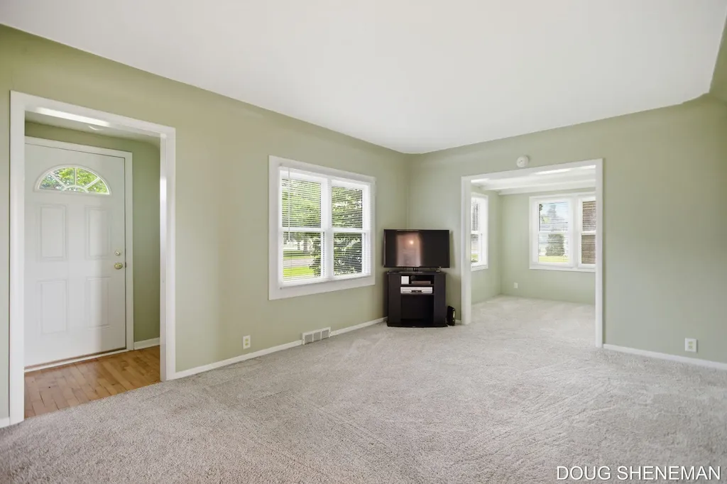 145 W Roosevelt Avenue Holland Charter Township MI 49464