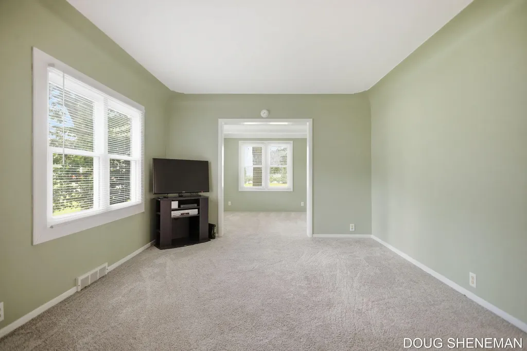 145 W Roosevelt Avenue Holland Charter Township MI 49464