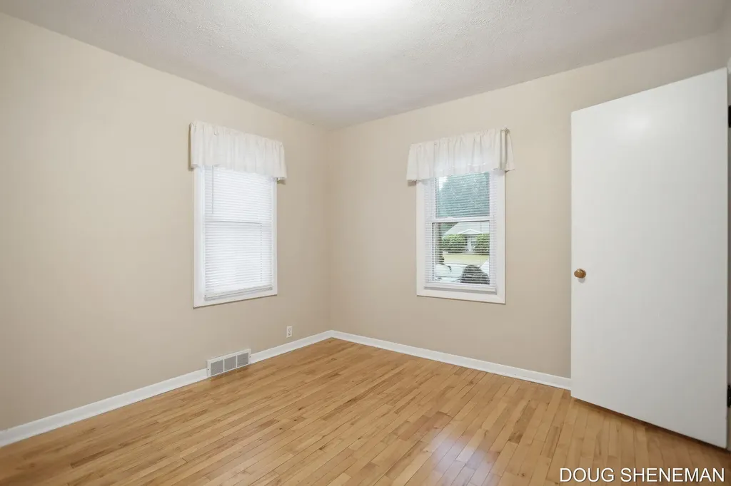 145 W Roosevelt Avenue Holland Charter Township MI 49464