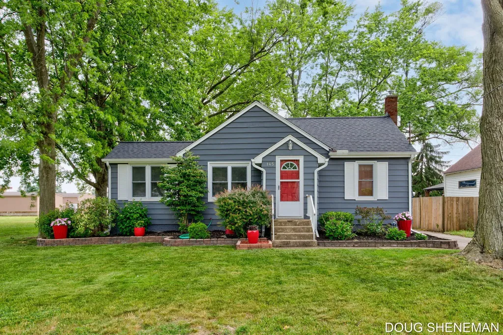 145 W Roosevelt Avenue Holland Charter Township MI 49464