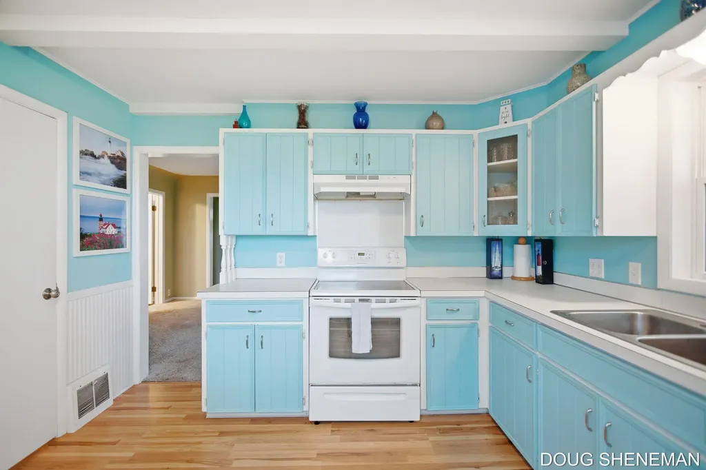 145 W Roosevelt Avenue Holland Charter Township MI 49464