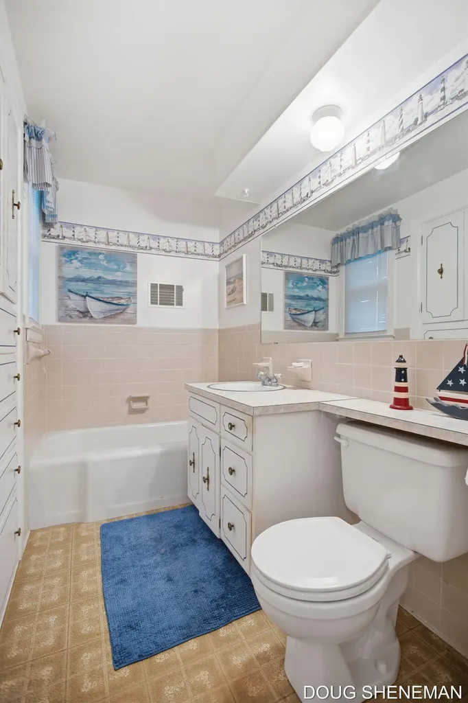 145 W Roosevelt Avenue Holland Charter Township MI 49464