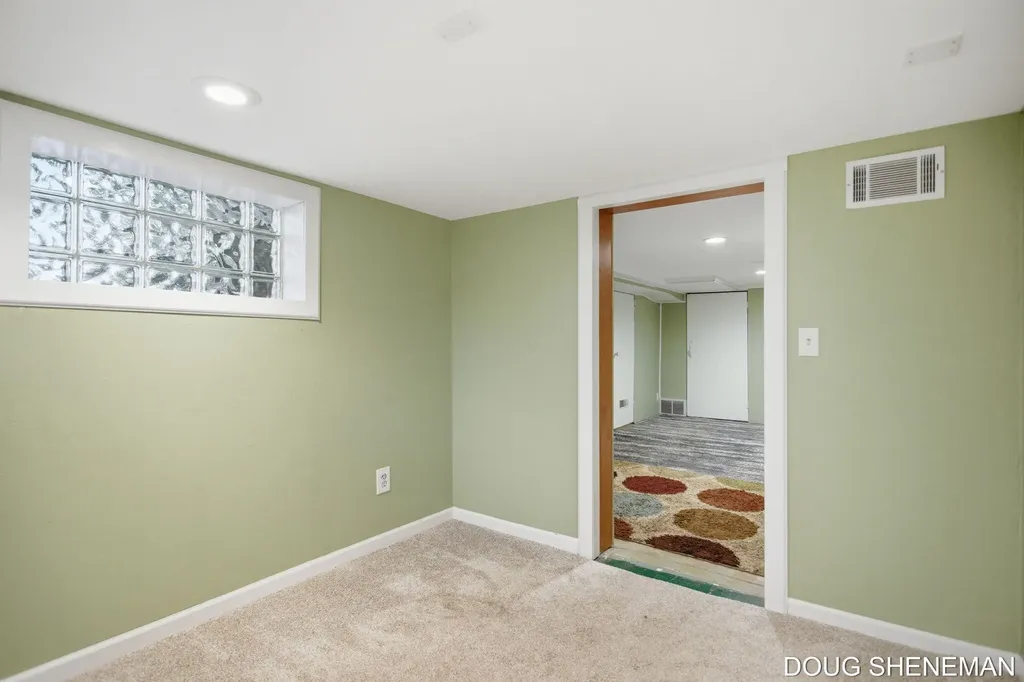 145 W Roosevelt Avenue Holland Charter Township MI 49464