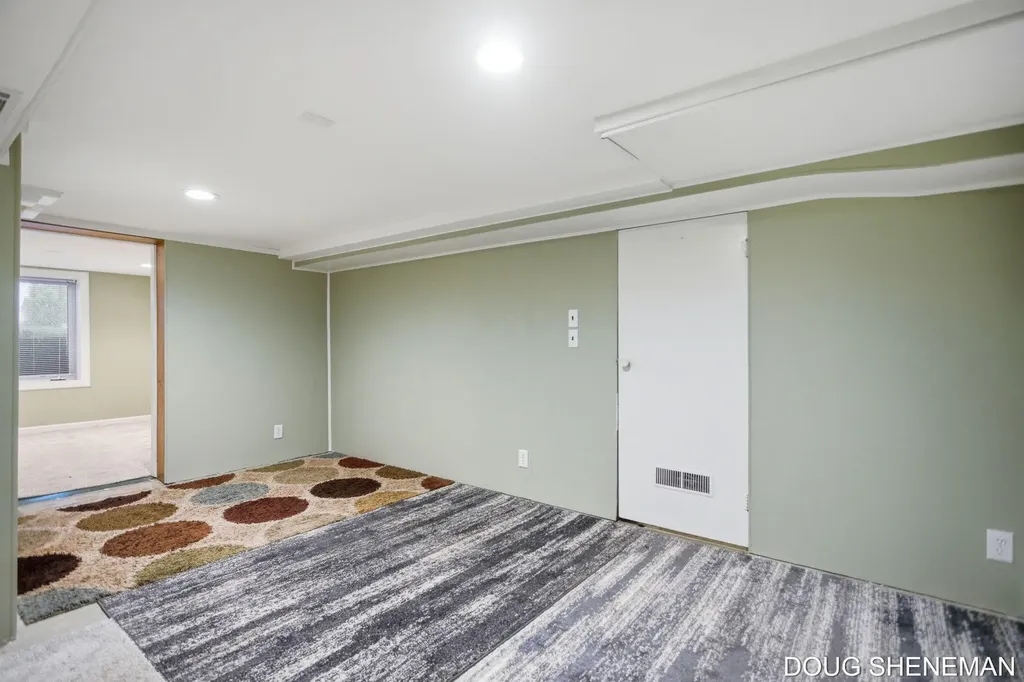 145 W Roosevelt Avenue Holland Charter Township MI 49464
