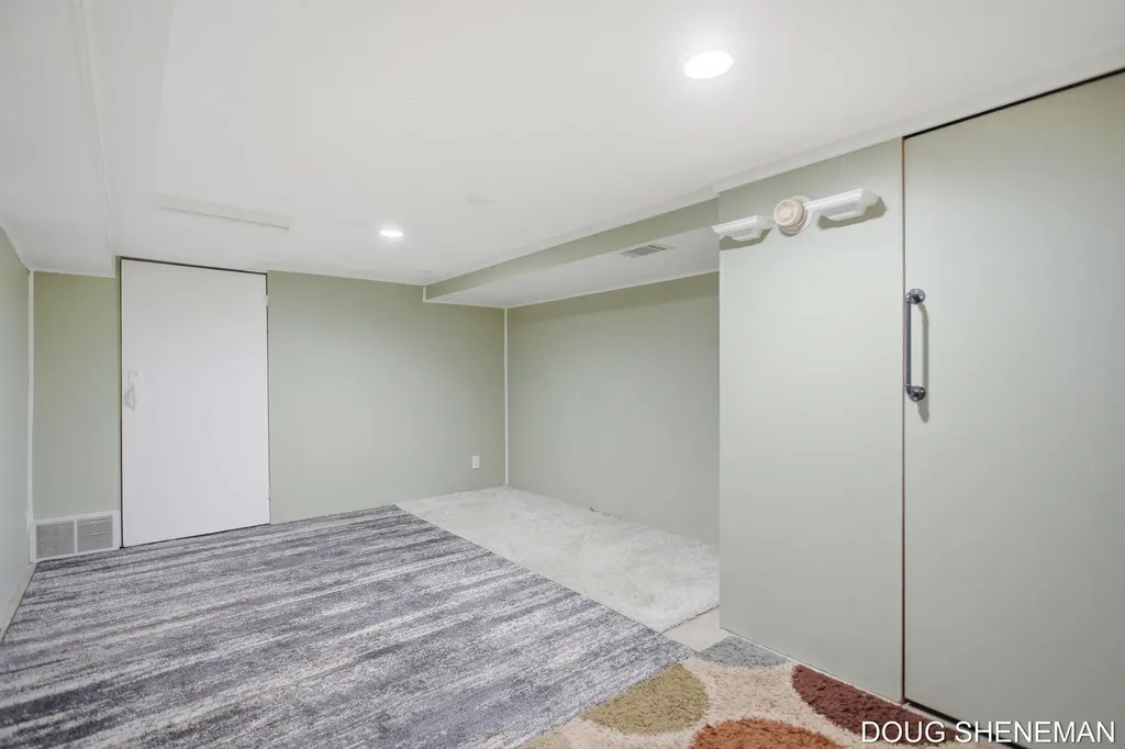 145 W Roosevelt Avenue Holland Charter Township MI 49464