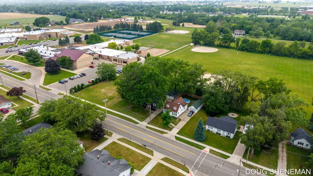 145 W Roosevelt Avenue Holland Charter Township MI 49464