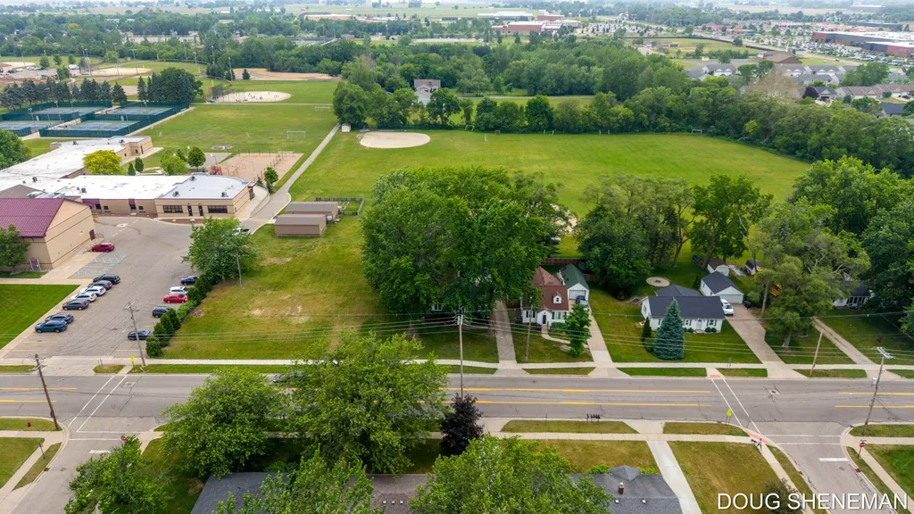 145 W Roosevelt Avenue Holland Charter Township MI 49464