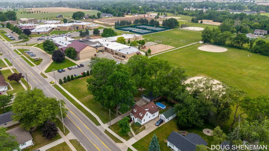 145 W Roosevelt Avenue Holland Charter Township MI 49464