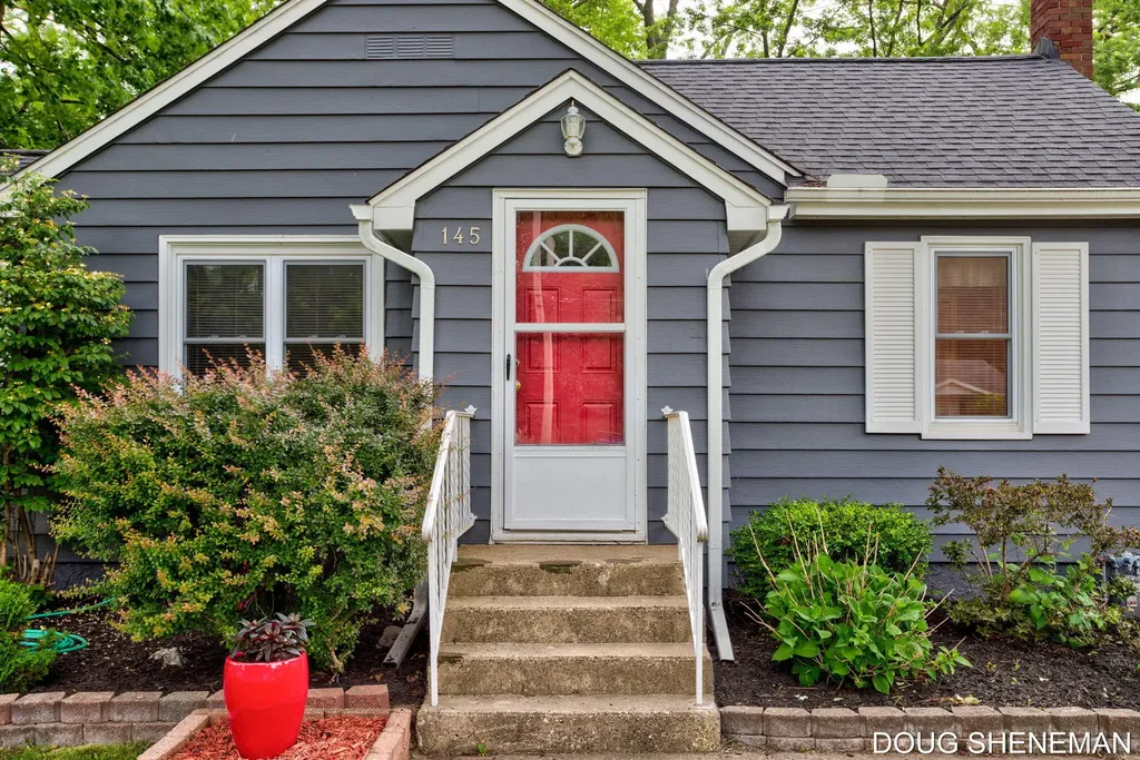 145 W Roosevelt Avenue Holland Charter Township MI 49464