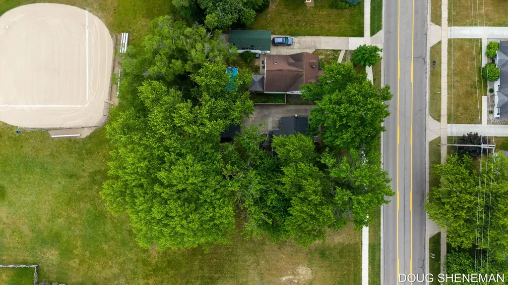 145 W Roosevelt Avenue Holland Charter Township MI 49464