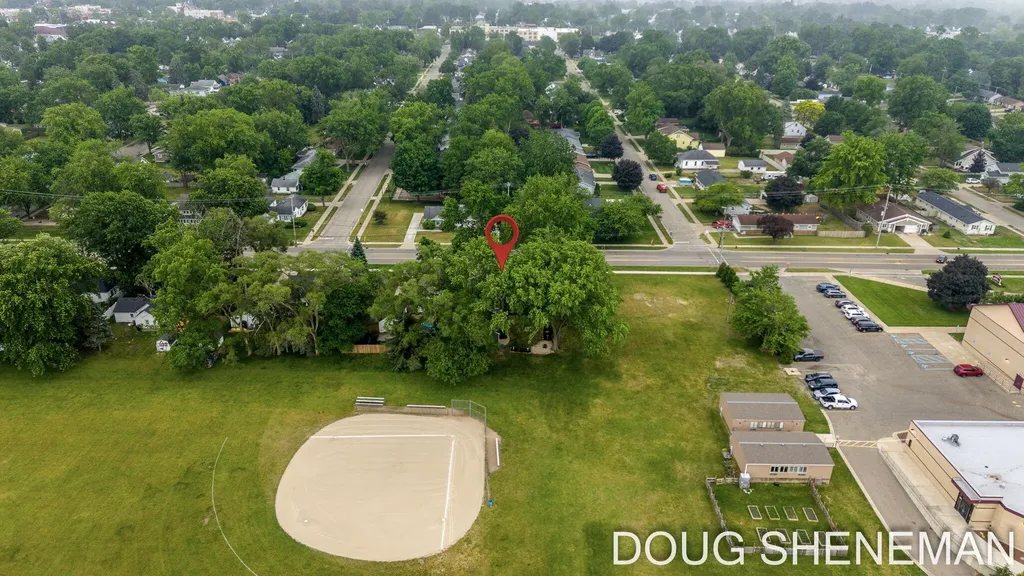 145 W Roosevelt Avenue Holland Charter Township MI 49464