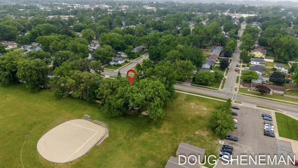 145 W Roosevelt Avenue Holland Charter Township MI 49464