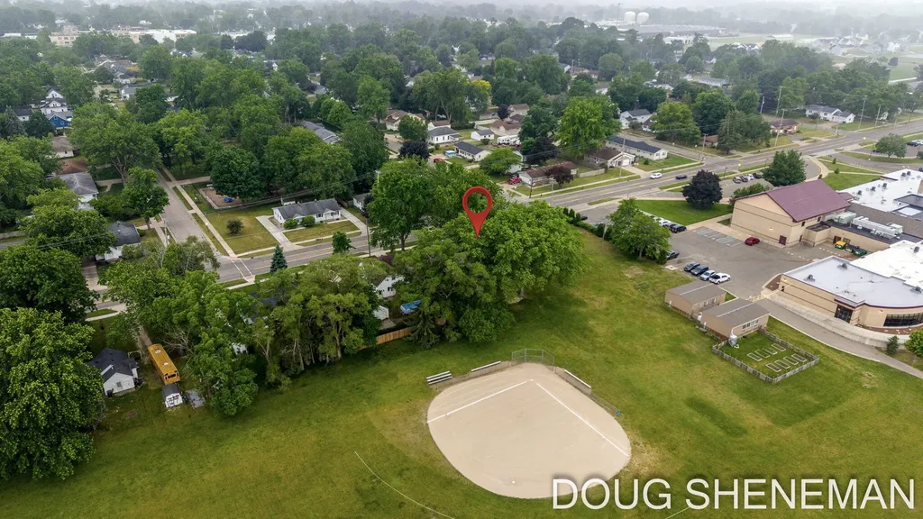 145 W Roosevelt Avenue Holland Charter Township MI 49464
