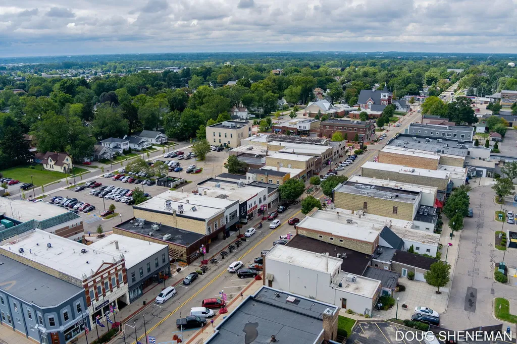 145 W Roosevelt Avenue Holland Charter Township MI 49464