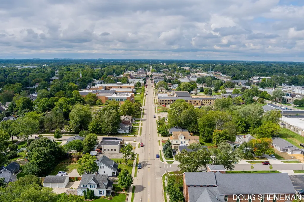145 W Roosevelt Avenue Holland Charter Township MI 49464