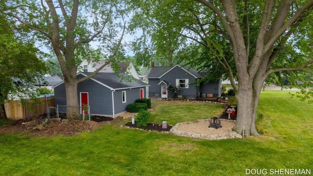 145 W Roosevelt Avenue Holland Charter Township MI 49464