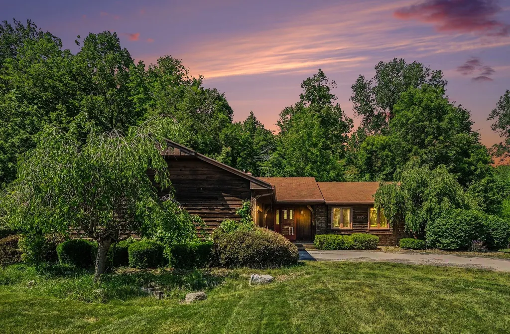 2085 Jamestown Drive SE Kentwood City MI 49508